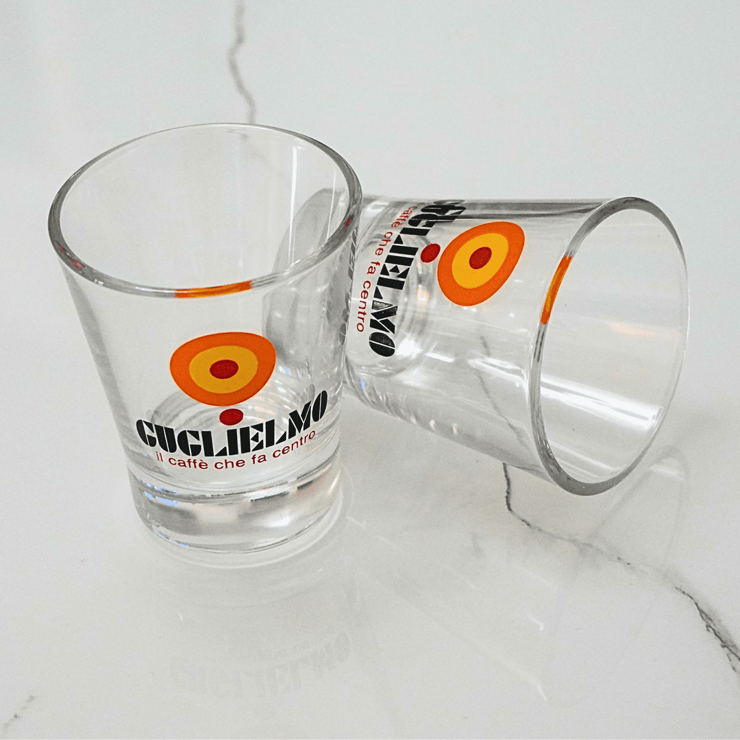 Bicchieri Guglielmo vetro per caffè espresso con logo colorato, set da 6 pezzi eleganti per cucina moderna e rituale del caffè.
